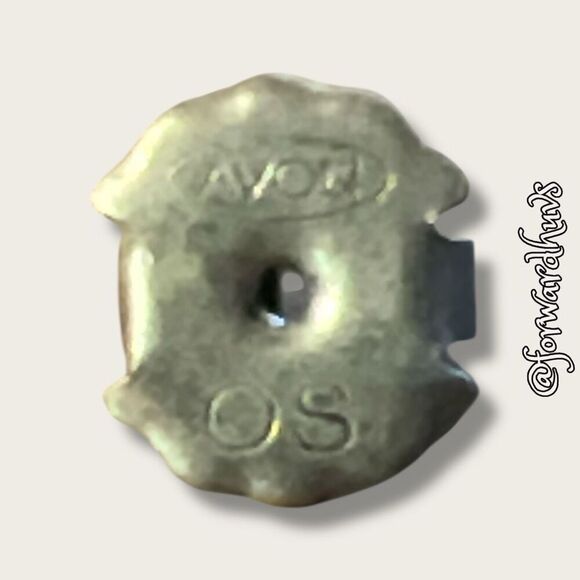 Vintage Avon Crystal Earrings – Timeless Silver-Plated Elegance - Picture 10 of 12